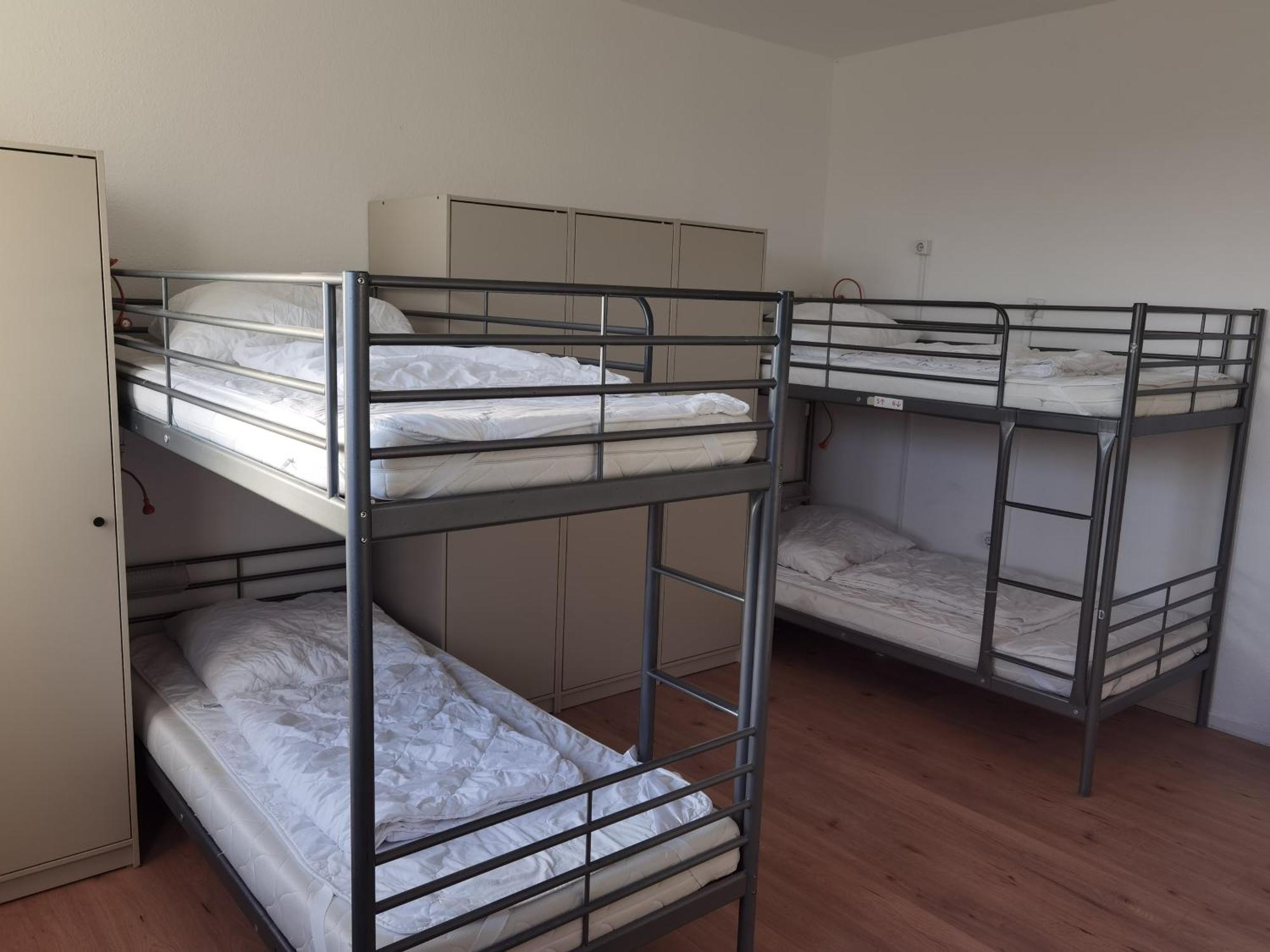 6-Bed Room