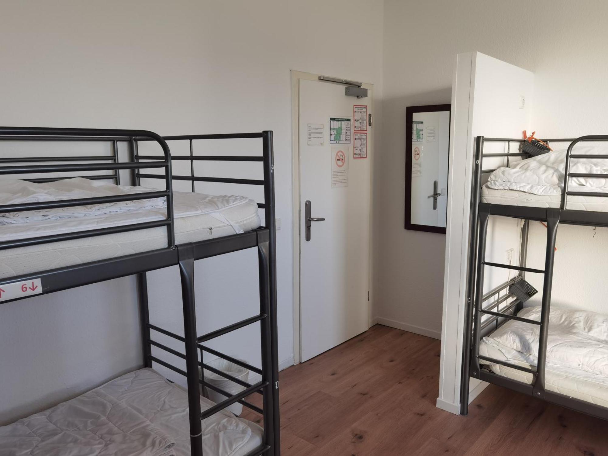 6-Bed Room