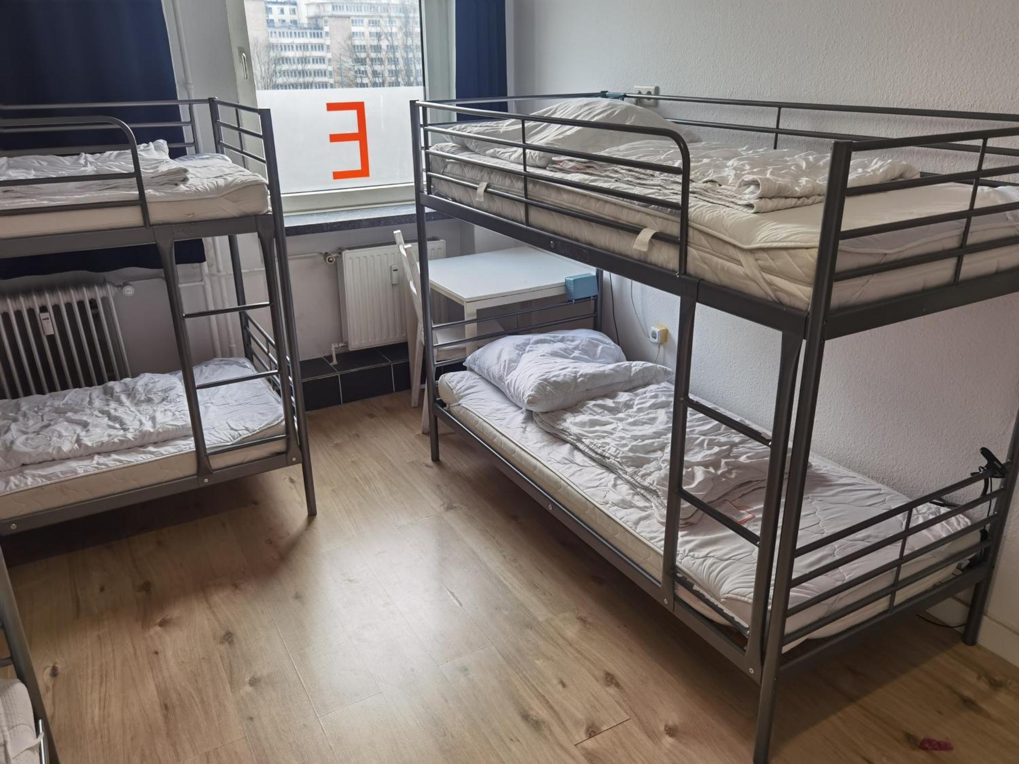 6-Bed Room