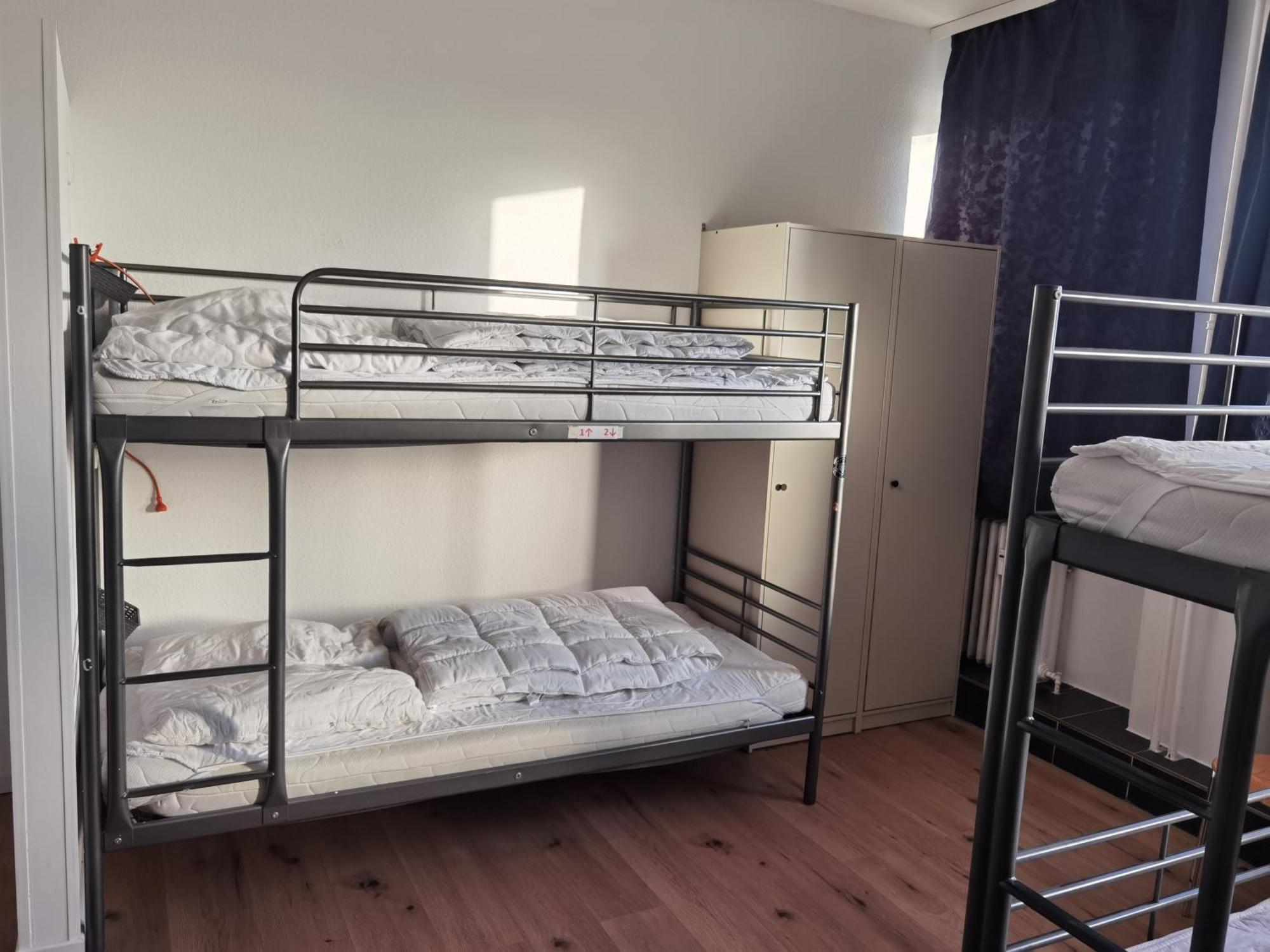 6-Bed Room